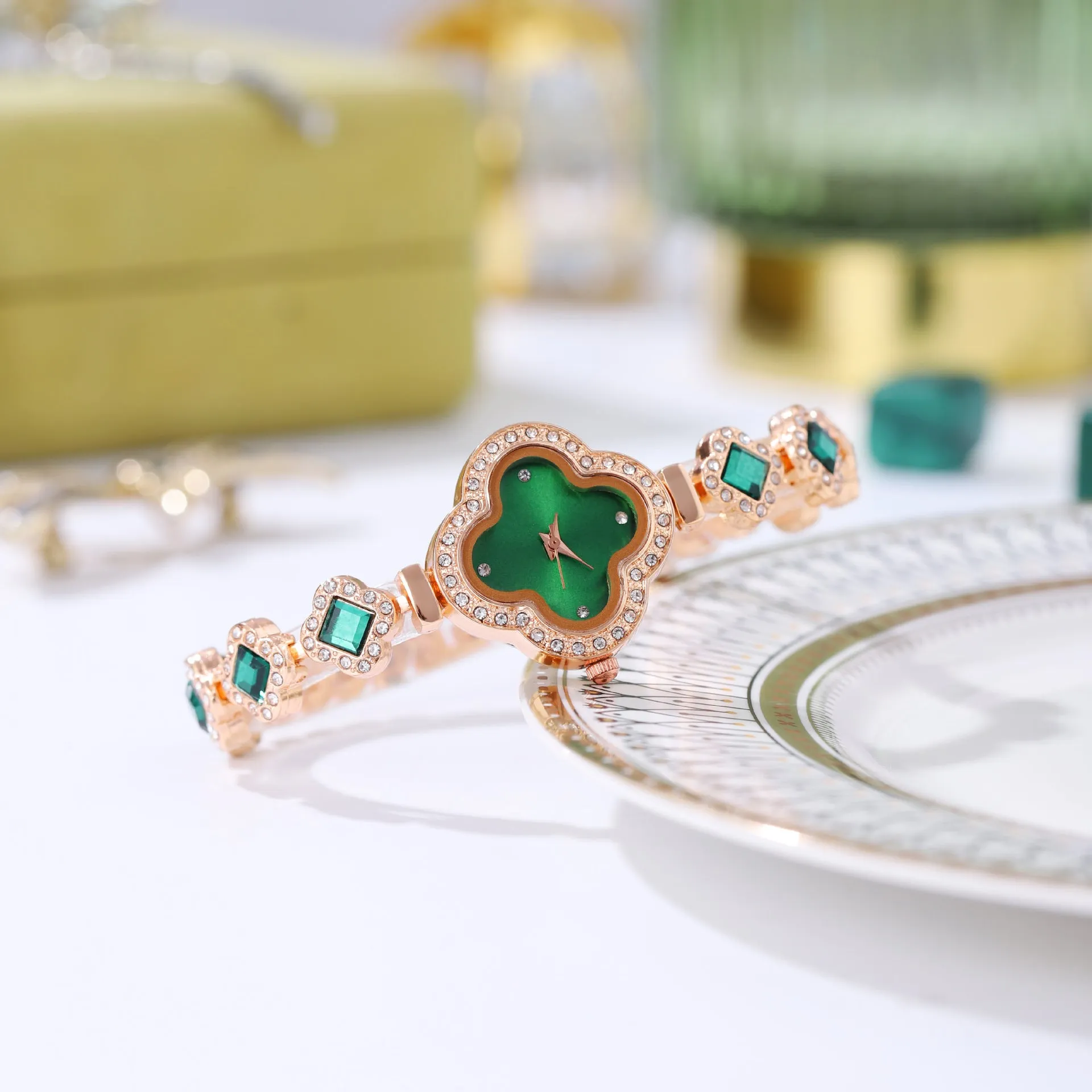 Women's Watches Bracelet Four Leaf Clover Dial Oval Square Round Mini  Waterproof Watch